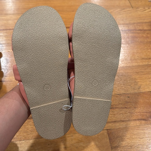 Universal Threads - Picture 3 of 3